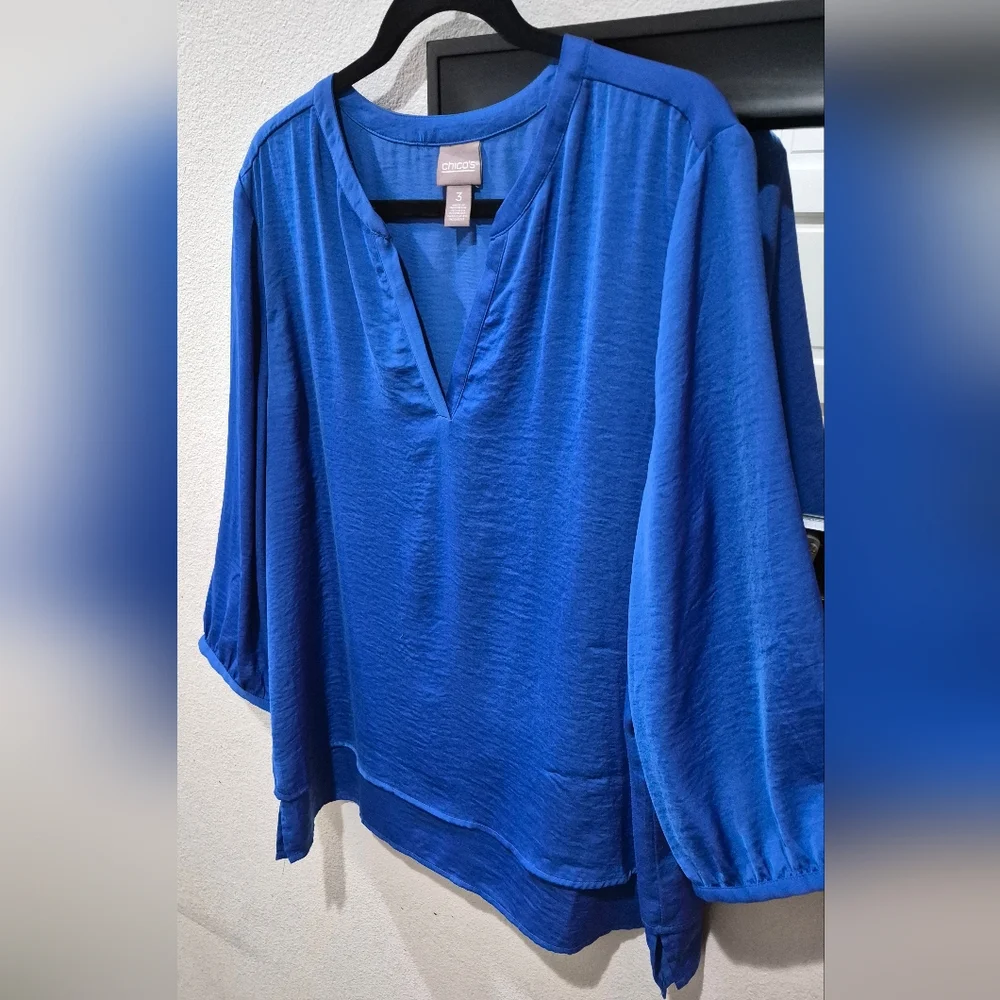 Chico’s 3 Blue Satin Blouse (USA XL) Split Neck Flowing Double Layered Top EUC - Picture 2 of 6